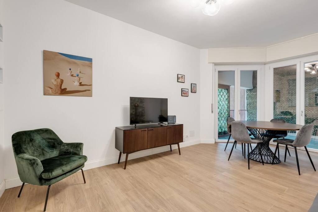 Easylife - Cozy & Comfy Apt In Design District Милано Екстериор снимка